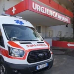 Tragjike! Merr flakë makina, një person digjet brenda saj në vendin tonë