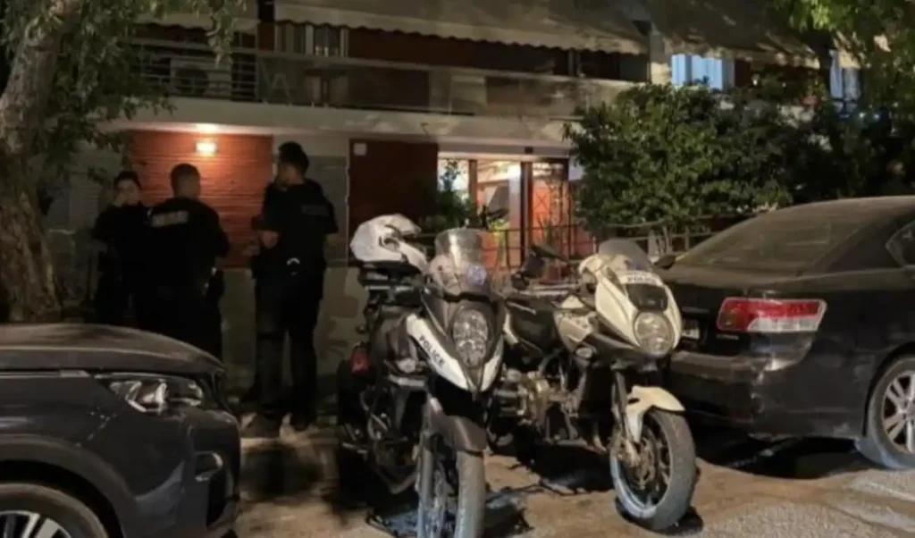 Ngjarje e rëndë në Greqi/ Burrë e grua gjenden të vde*ur brenda banesës, dyshimet