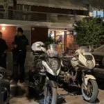 Ngjarje e rëndë në Greqi/ Burrë e grua gjenden të vde*ur brenda banesës, dyshimet