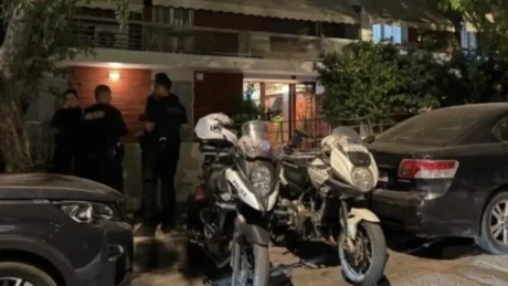 Ngjarje e rëndë në Greqi/ Burrë e grua gjenden të vde*ur brenda banesës, dyshimet