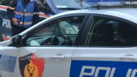 Gjendet në Tiranë-Durrës makina e braktisur me 9 fëmijë brenda, ja cfarë ka ndodhur!
