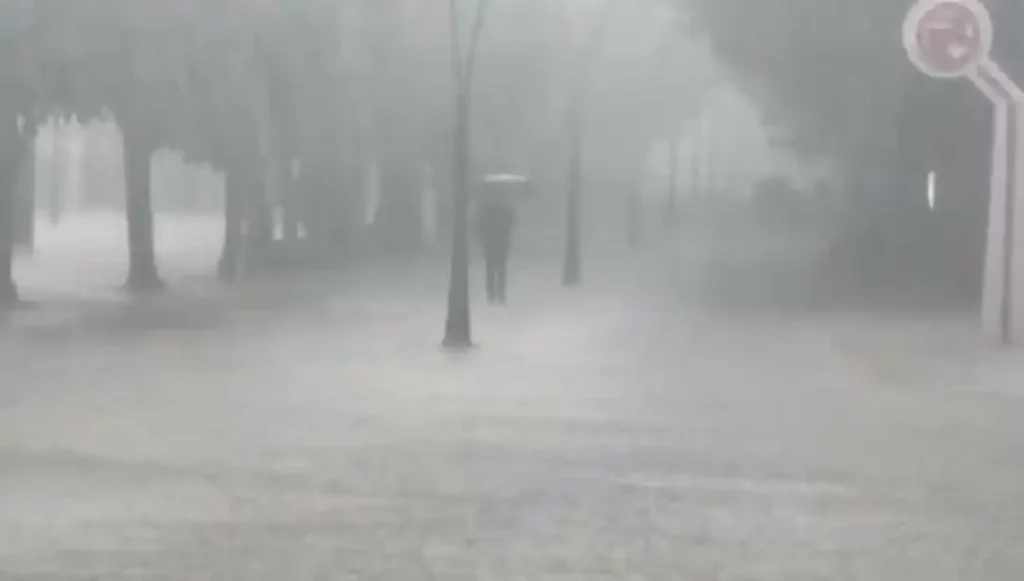 ”Reshje shiu dhe …”/ Paralajmëron meteorologia: Ja zonat që rrezikohen të përmbyten