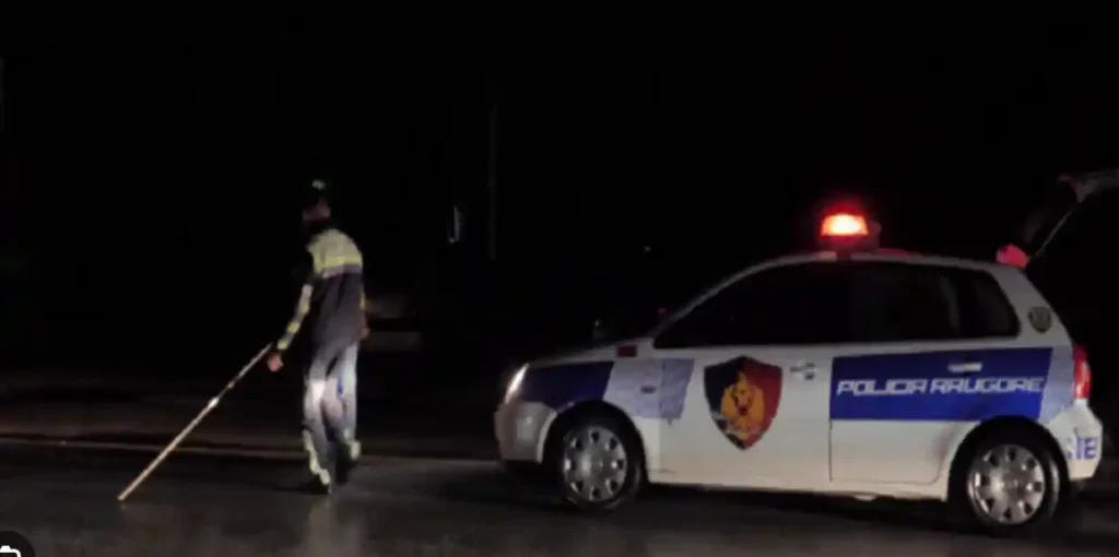 E fundit/ Aksident i rëndë, polici përplas për vd*kje këmbësorin