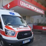 Tronditëse në vend! 43 vjecari bie nga lartësia, ndërron jetë rrugës për në spital