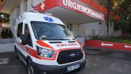 Aksident TRONDITES në VEND, përplasen dy makina, 4 persona…