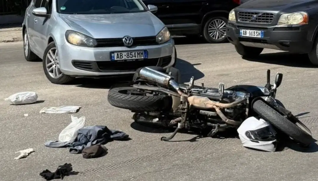 Aksident i rëndë në vend! Makina përplaset me motomjetin, një person…