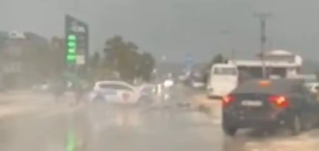 Aksident i rëndë, makina e policisë i pret rrugën një mjeti tjetër