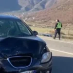 Aksiden i frikshëm në vend! Dy makina bëhen copash, thuhet se 2 persona…
