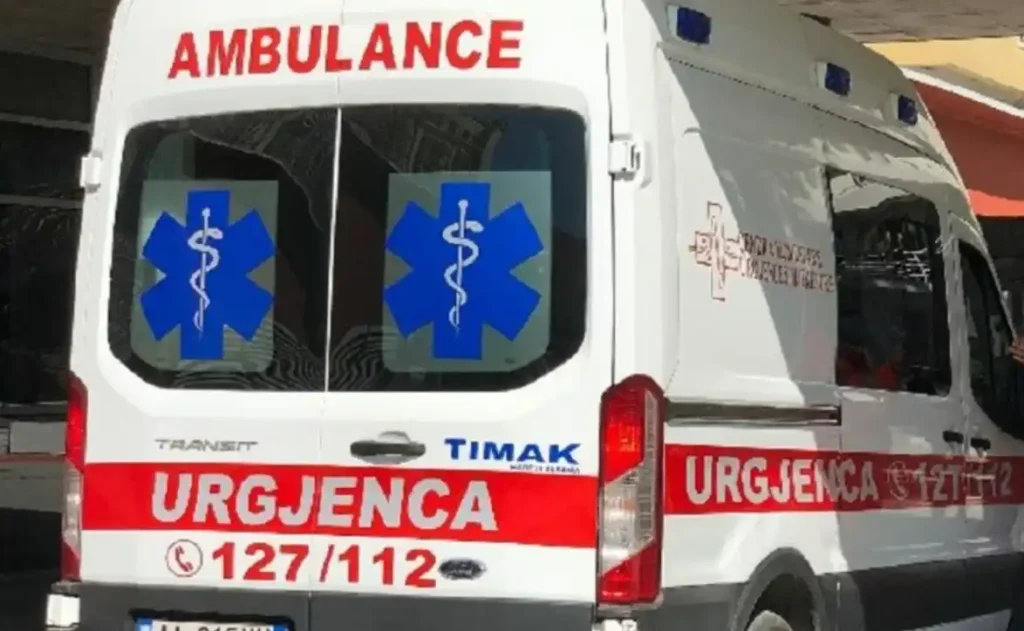 Aksident i rëndë në aksin Burrel–Klos/ Një person në gjendje të rëndë dërgohet në Tiranë