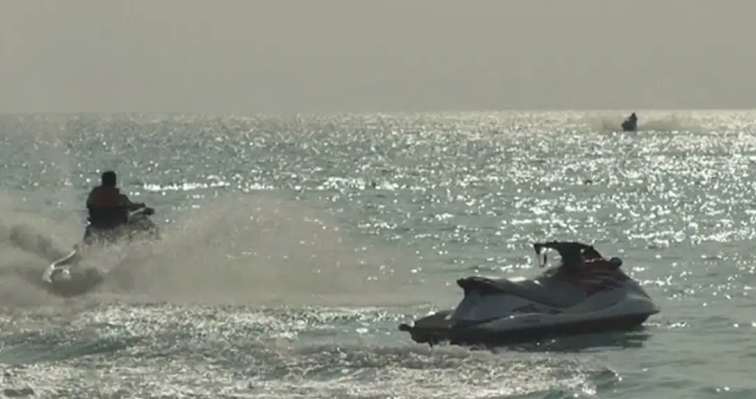 Aksident me jet ski në Ksamil, dy vëllezër francezë përplasen! 22 vjecari…