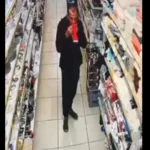 TURP DHE SKANDAL! Burri kapet mat ne Fier, lëpin të brendshmet e grave në raft! (VIDEO)