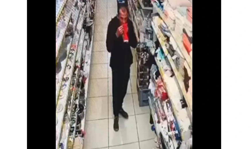 TURP DHE SKANDAL! Burri kapet mat ne Fier, lëpin të brendshmet e grave në raft! (VIDEO)