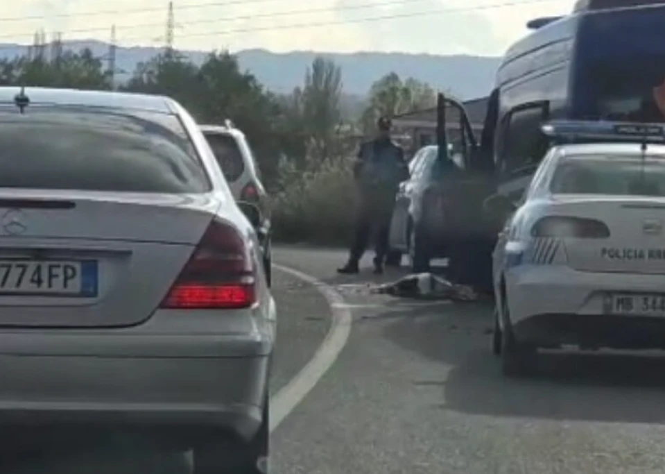 Aksident i frikshem në vend! Makina përplaset me furgonin e policisë