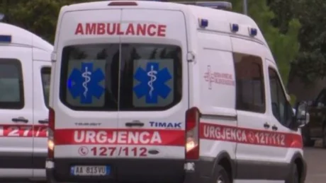 Ngjarje e rëndë në Tiranë! Po konsumonte drekën, gruaja mbytet me ushqim dhe humb jetën