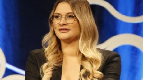 ‘I dashur, ti je tr*p…’ Neda Balluku tregon se kujt i dedikohet titulli i librit te saj