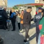 Tronditëse në Shqiperi! Plagoset me thikë fëmija pranë shkollës