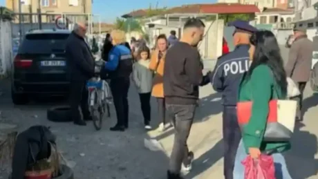 Tronditëse në Shqiperi! Plagoset me thikë fëmija pranë shkollës