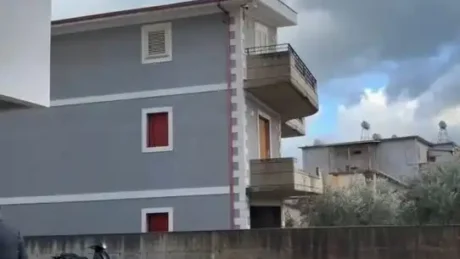 Detaje nga krimi tronditës/ 50-vjeçari e la gruan të pajetë në urgjencë, i dha fund jetës në banesën e tij…