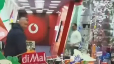 Rogerti nuk i ndahet Stenaldos, e ofendon sërish për shikimin