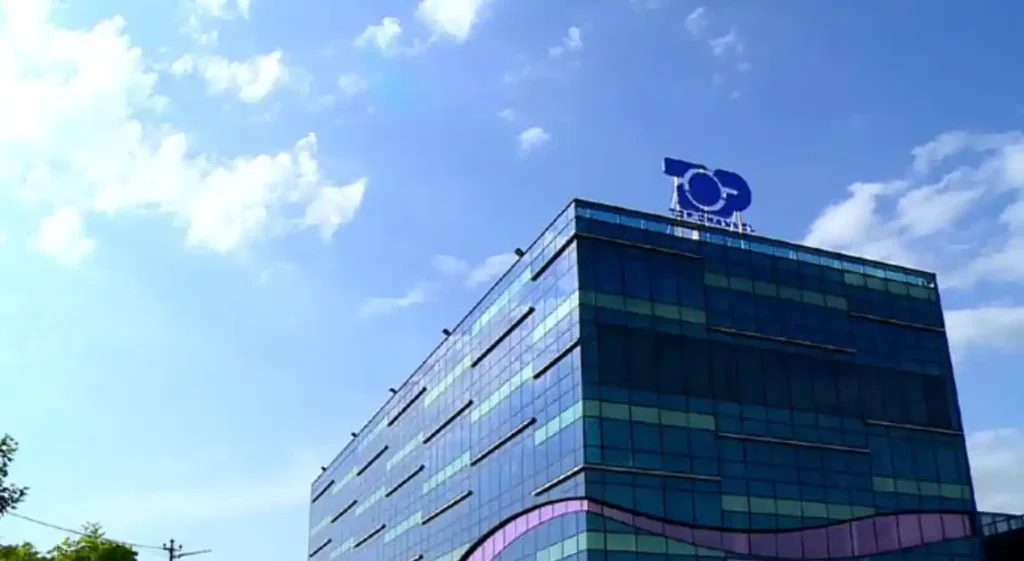 Përplasje e ashpër fizike në korridoret e Top-Channel mes dy moderatoreve? JA CFARE FLITET…