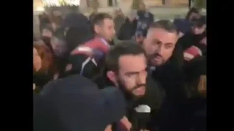 Protesta para Kryeministrisë/ Adriatik Lapaj ndihet keq, bie në tokë pas përplasjes me policinë