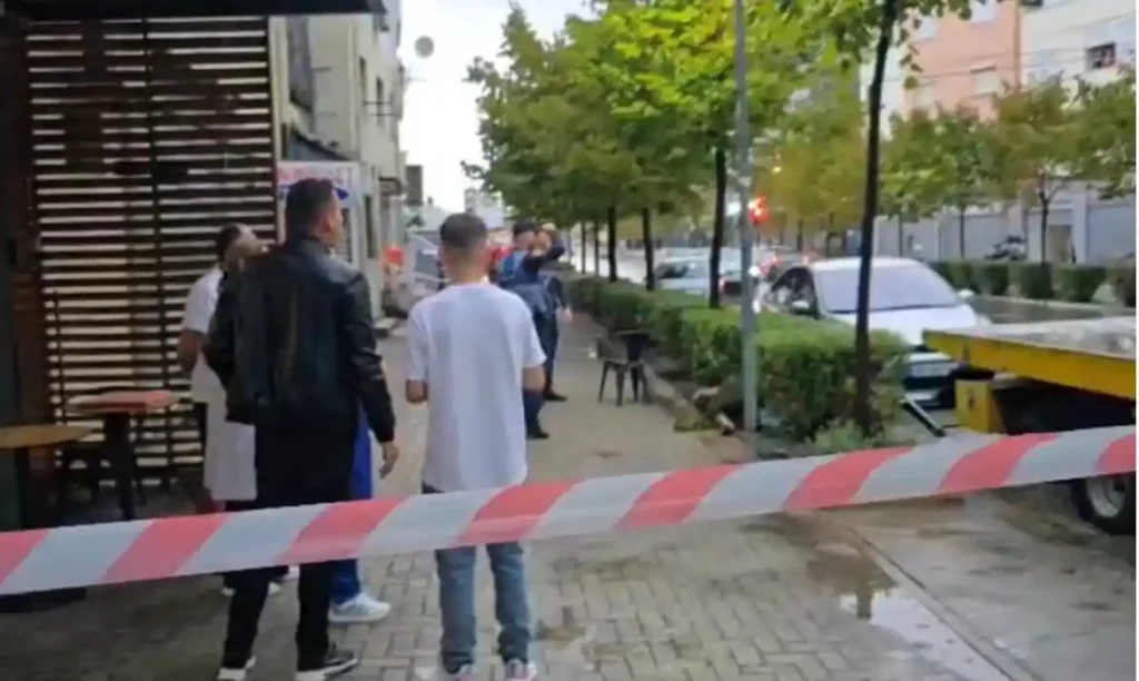 E rëndë në Durrës, shtylla e dëmtuar në rrugë i merr jetën një personi