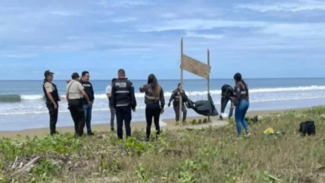 Ngjarje tronditëse! Gjendje pesë koka njerëzish të v*rur në plazh (Detaje)