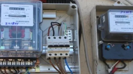 Tronditëse në vend! Shpërthen boksi elektrik, vd*s punonjësi i OSHEE