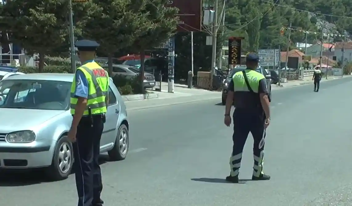 Ngjarje e rëndë në vend/ Djali 14 vjeç humb jetën pasi u q*llua në lokal nga moshatari që mbeti i pl*gosur