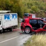 Makina e bërë copash! Dalin pamje nga aksidenti tragjik që humbi jetën 41 vjecarja në vend