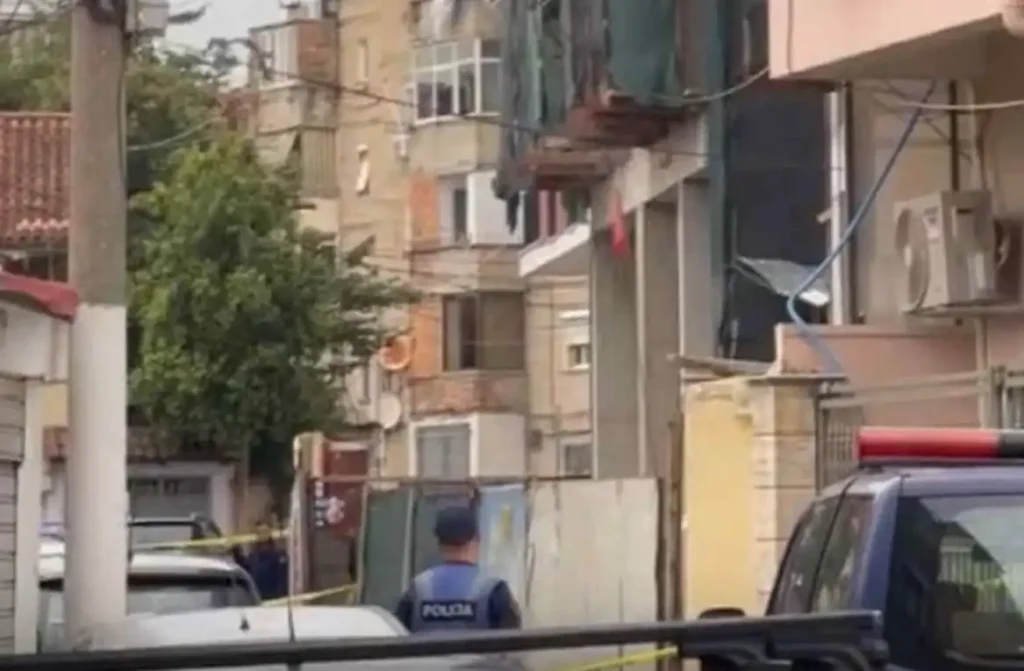 Adoleshentja filmoi veten duke…, udhëtoi nga Kamza për të kryer v*tëvr*sjen te Rruga e Dibrës! Ja Çfarë iu gjet në çantë…