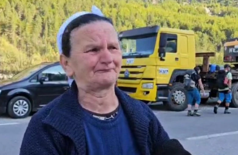 ‘Më mirë na p*shkatoni…’ Banorët e Valbonës shpërthejnë në lot teksa IKMT shemb bujtinat ‘As serbi muk do na e bente kete…’