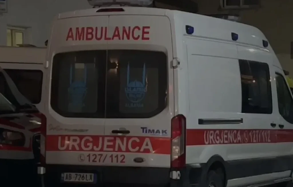 Ngjarje tronditëse në vend! Gjendet e pajetë një grua në taksi, dyshohet se…