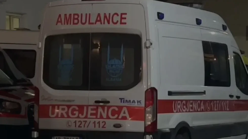 Ngjarje tronditëse në vend! Gjendet e pajetë një grua në taksi, dyshohet se…