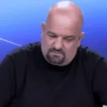 Incident gjatë spektaklit, Ilir Vrenozi rrëzohet në skenën e BBVIP