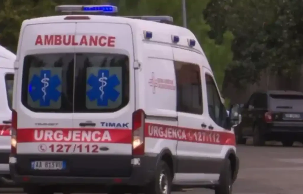 E RËNDË! Një burrë gjendet i vd**kur në banesë, dyshohet se…