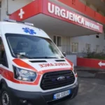 Tronditëse! Një burrë gjendet i vd*kur në banesë, dyshohet se…