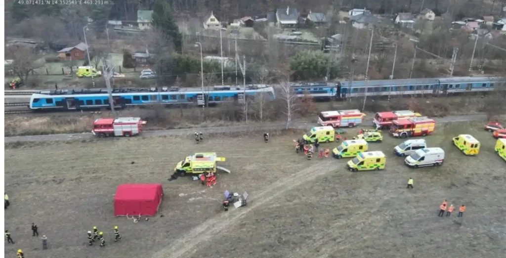 E RËNDË! Përplasen ‘kokë më kokë’ trenat e pasagjerëve, 45 persona…