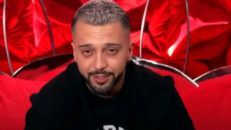 Mes dhimbjes së humbjes së vëllait, vjen REAGIMI I PAPRITUR nga menaxheri i Gjestit!