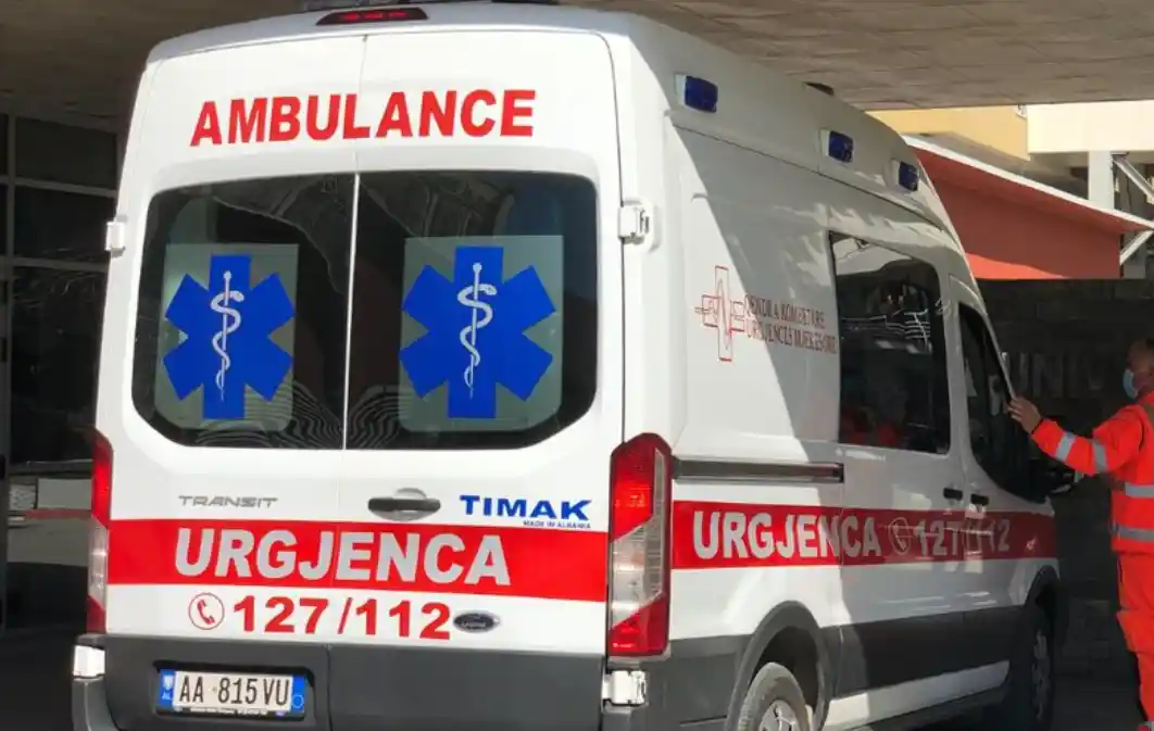 Rrëzohet aksidentalisht nga muri i banesës, humb jetën qytetari ne Vlore…