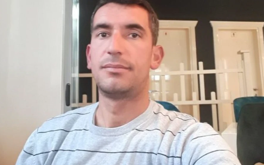 Fëmijët mbetën pa baba e nëna pa djalë…Ky është i riu që u godit me vd*kje nga betonierja në vendin e punës