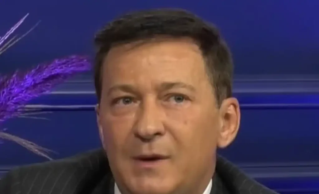 “Hiqe ose do largohesh ti”/ Arjan Konomi zbulon prapaskenën e sherrit me Top Channel: Ja komenti që më kërkuan të fshija