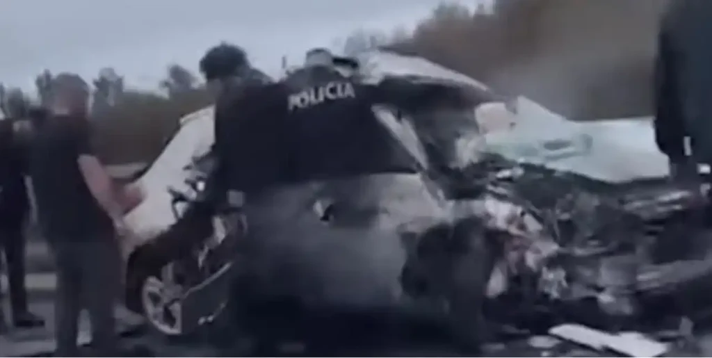 Aksident fatal në Durrës, makina tërësisht e shkatërruar – ka te plagosur