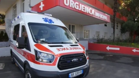 Aksidenti me vd*kje në vend, arrestohen të dy shoferët e makinave, një prej tyre vajza e v*ktimës!