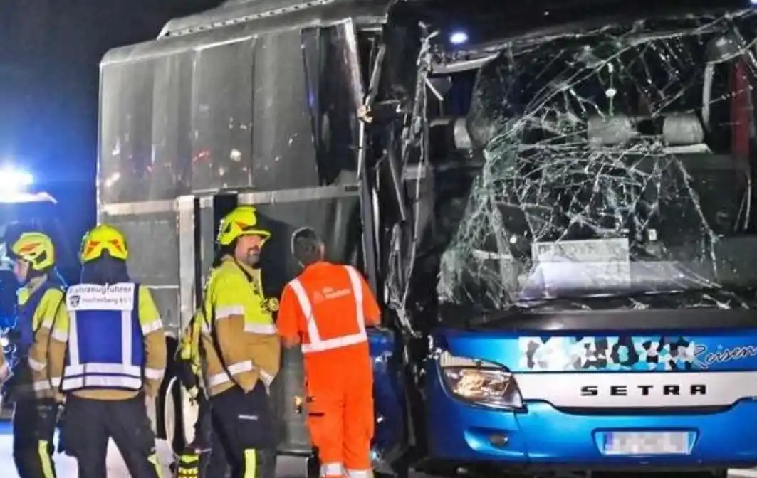 Autobusi me pasagjerë nga Kosova përplaset me kamionin në Gjermani, raportohet për 30 të lënduar….