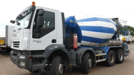 Tronditëse! Punonte për bukën e gojës, pompa e betonieres rrëzohet dhe lë të vd*kur punëtorin