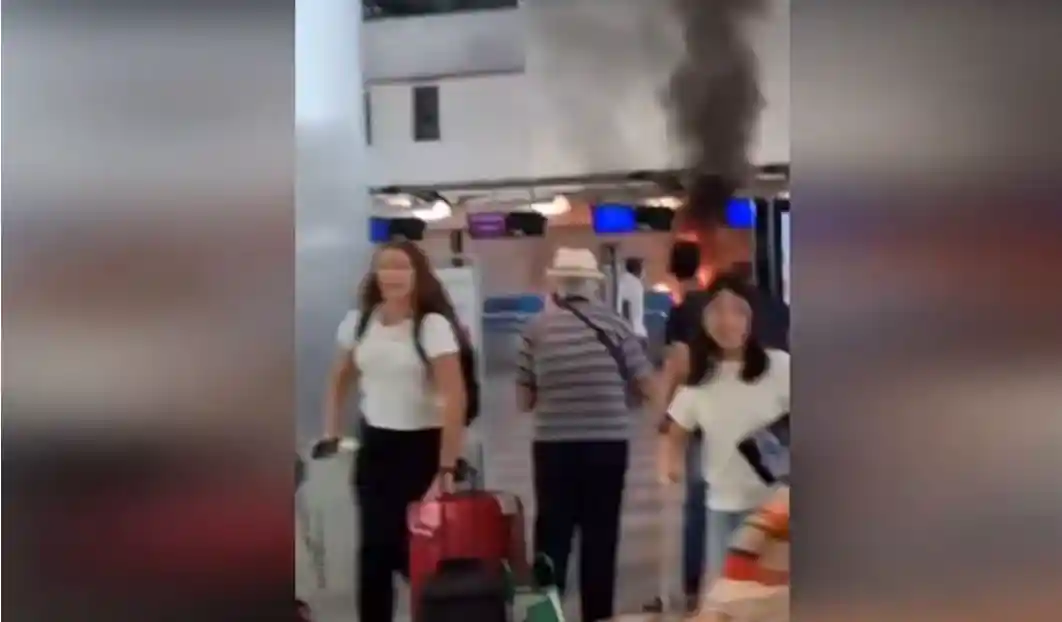 Momente paniku dhe kaosi në aeroportin e Milanos, një person i vë zjarrin koshit të mbeturinave! Momenti kur pasagjerët largohen me vrap