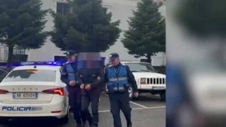 E rëndë në vend! Polici 56-vjeçar në lidhje i*time me 16-vjeçaren, dalin detaje