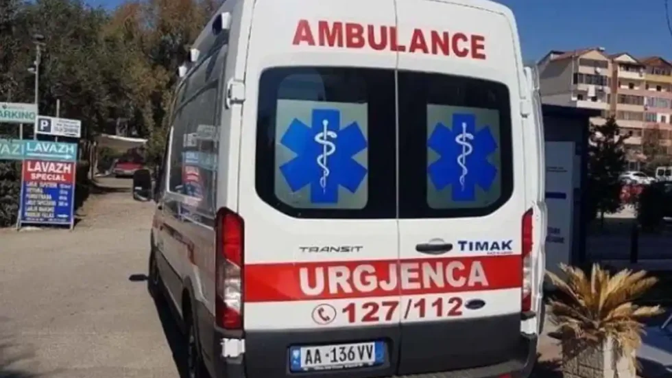 Qytetari go*itet nga polici bashkiak, efektivi i dh*non edhe bashkëshorten shtatzëne bashkë me n…