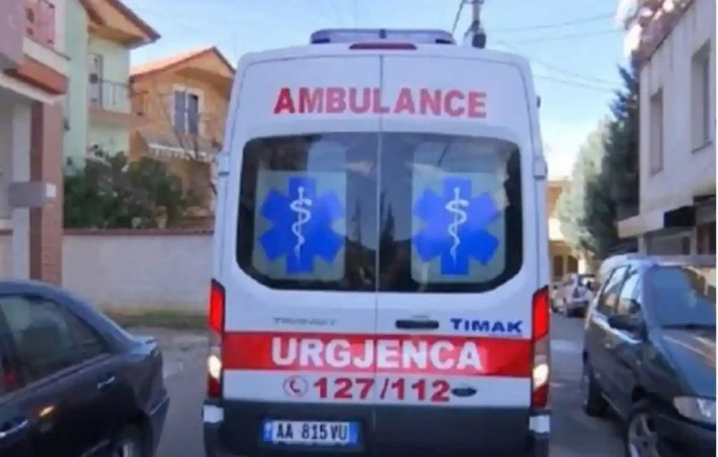 E rëndë në vënd, 59-vjeçari i vë fl*kën vetes me benzinë…
